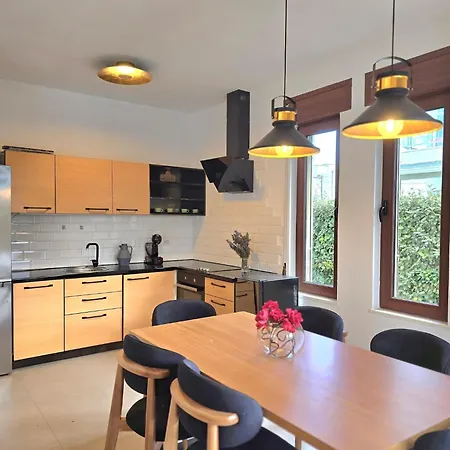 Villa Secure & Stylish In Gjiri I Lalzit