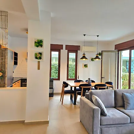 Secure & Stylish In Gjiri I Lalzit Villa Plazhi San Pietro