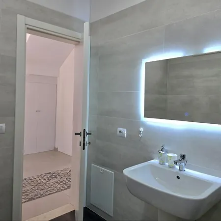 Secure & Stylish In Gjiri I Lalzit Villa *