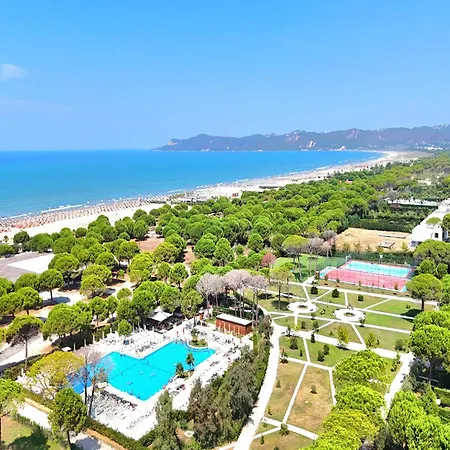 Villa In Gjiri I Lalzit Near Sandy Plazhi San Pietro